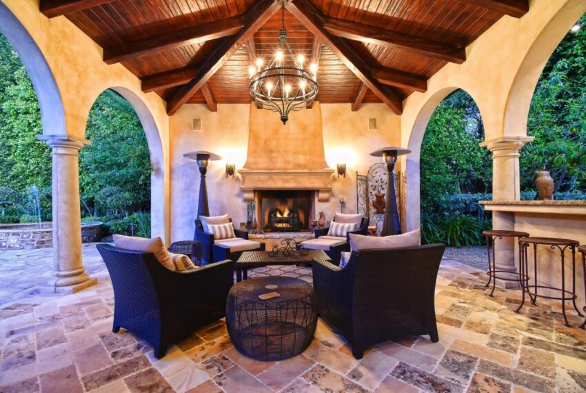 17 Outdoor fireplace living area